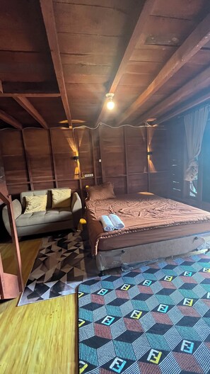 Interior - Quen'z Cabin (Kejajar)