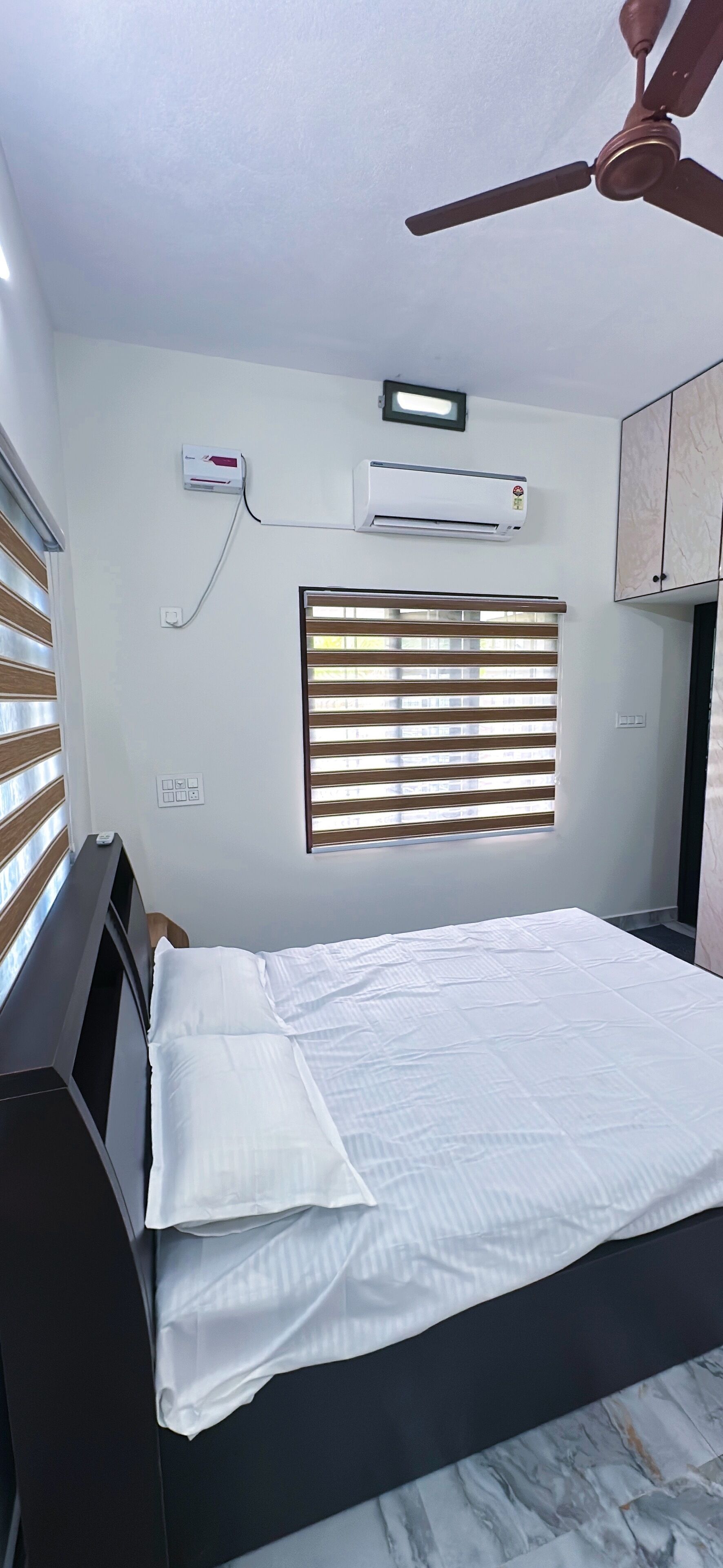 Fer et planche à repasser, accès à Internet, literie fournie