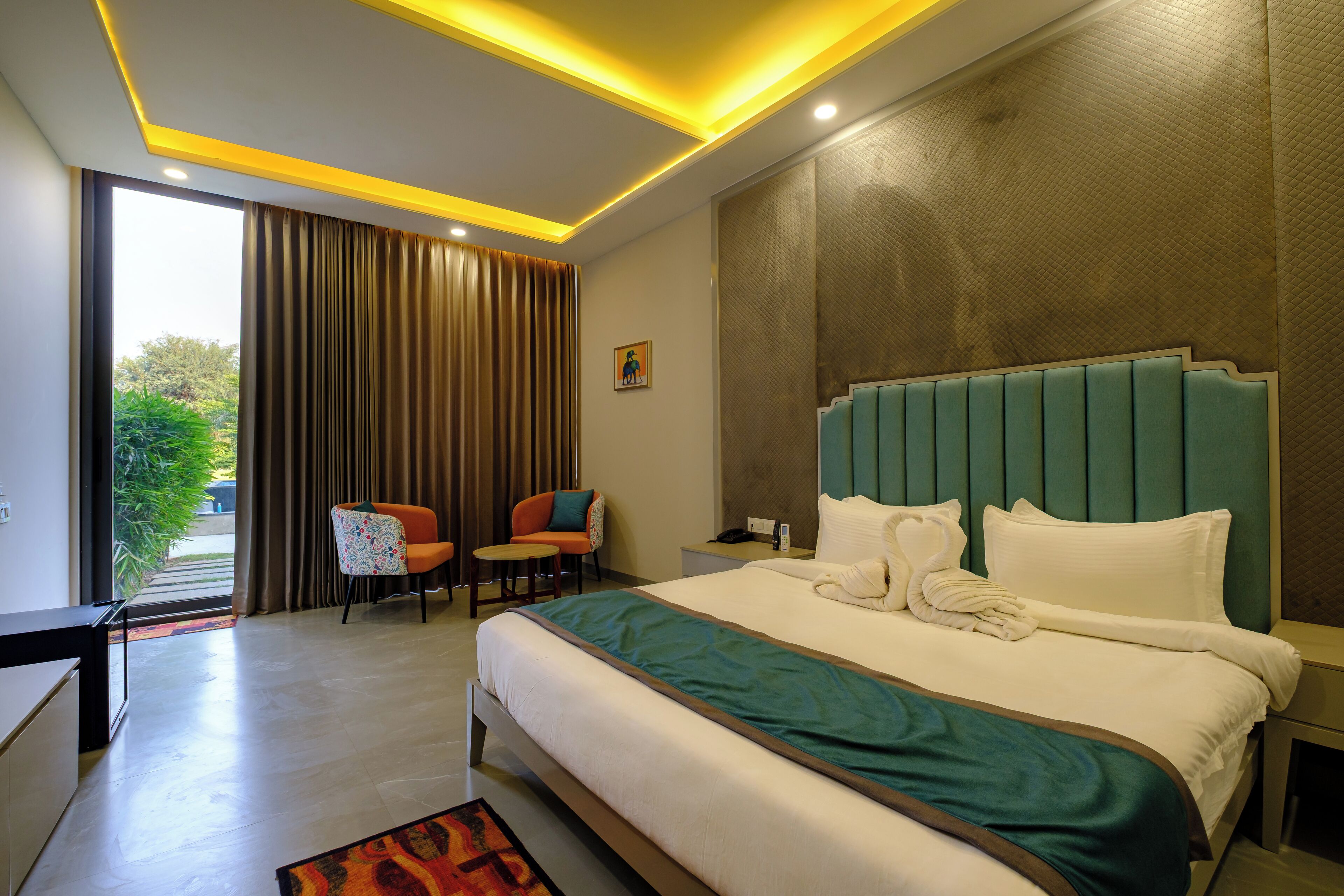 Skrivbord, arbetsyta för laptop och gratis wi-fi