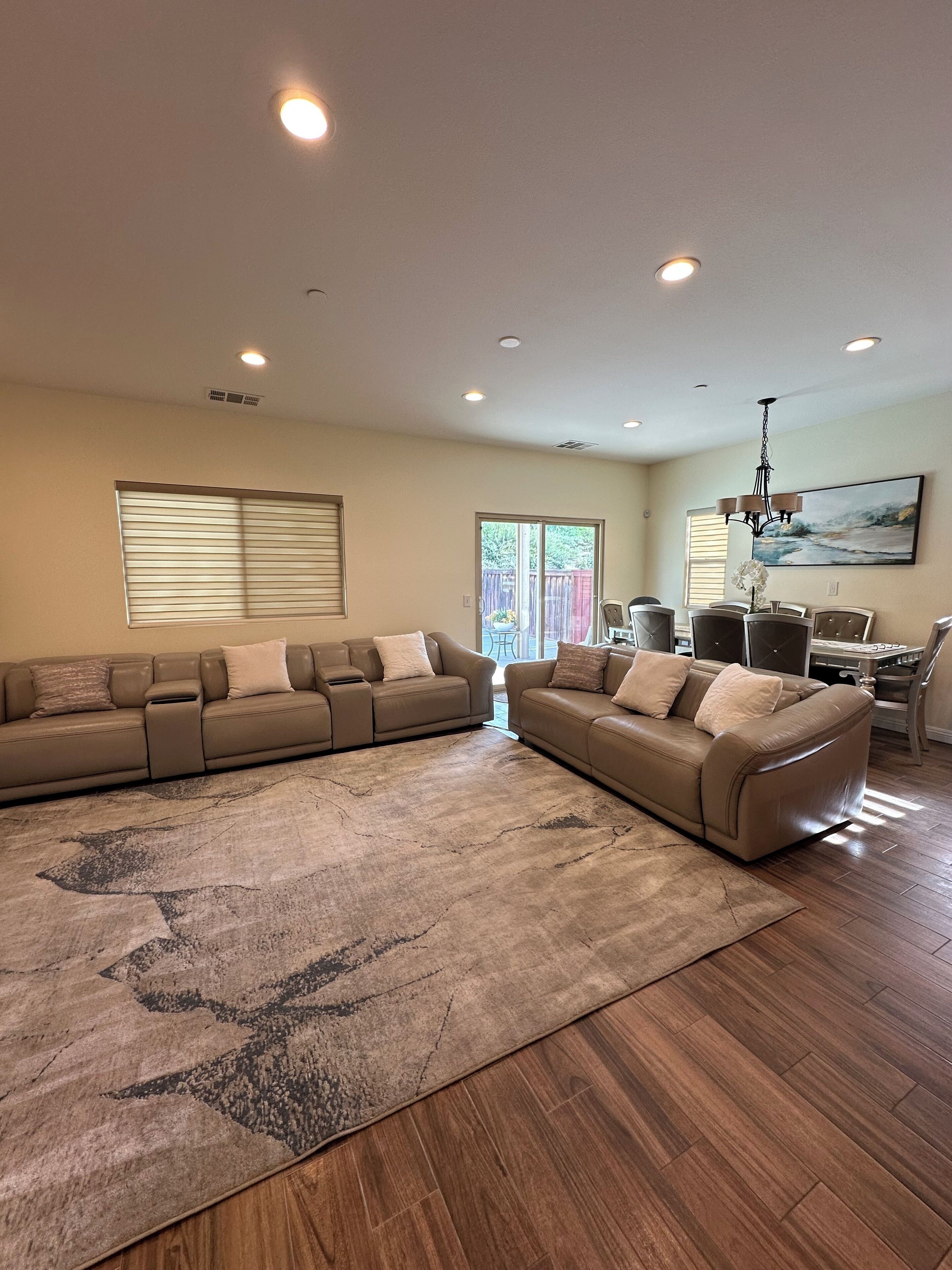 Een smart-tv en een open haard