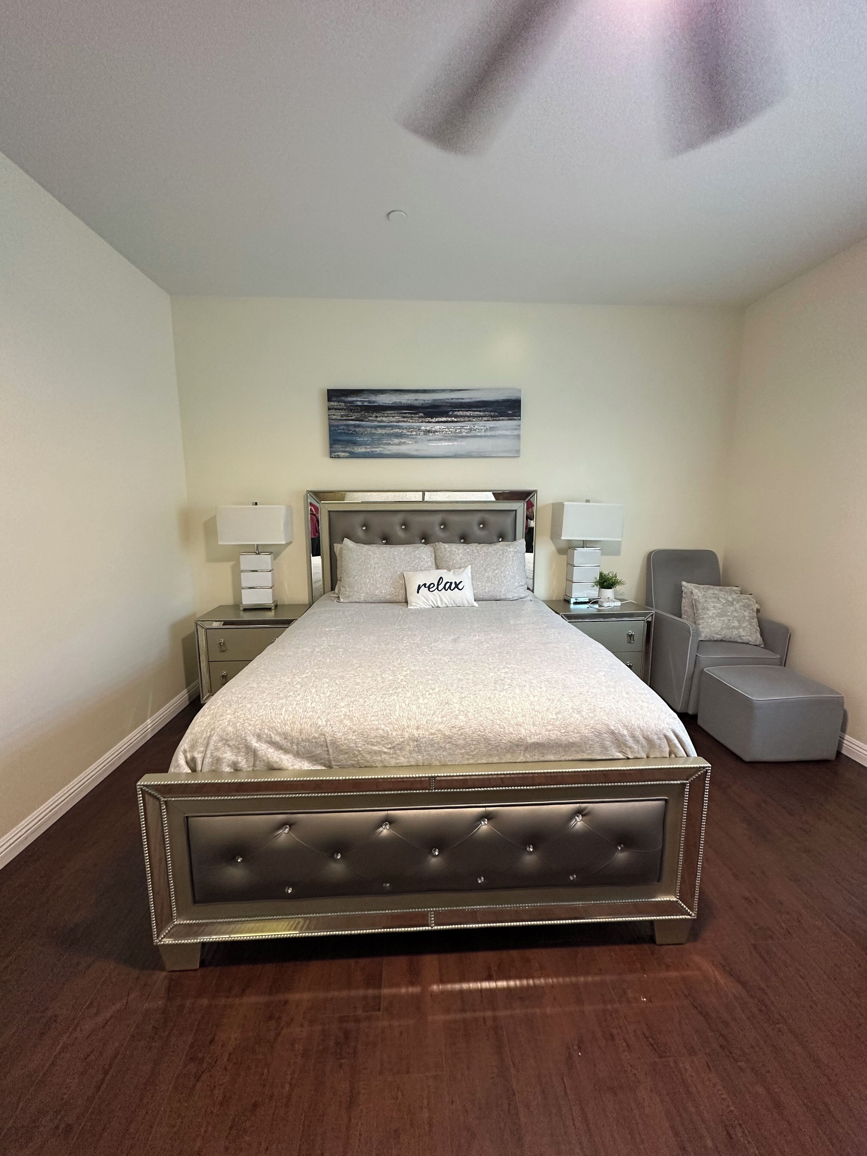 3 室のベッドルーム、デスク、アイロン / アイロン台、旅行用ベビーベッド