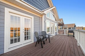 Terrace/patio -  Diamondhead Retreat – Perfect for Spring Break near Lake Catherine State Park ! (Hot Springs National Park)