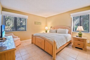 Tabla de planchar con plancha, wifi gratis y ropa de cama 