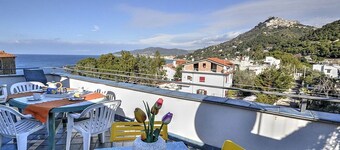 Casa Al Mare: Un accogliente appartamento situato in una zona tranquilla a pochi minuti dal centro.