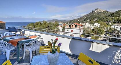 Casa Al Mare: A welcoming apartment situated in a quiet location, a few minutes from the town center, with Free WI-FI.