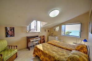 2 bedrooms, free WiFi, bed sheets - Casa Al Mare: A welcoming apartment situated in a quiet location, a few minutes from the town center, with Free WI-FI. (Castellabate)