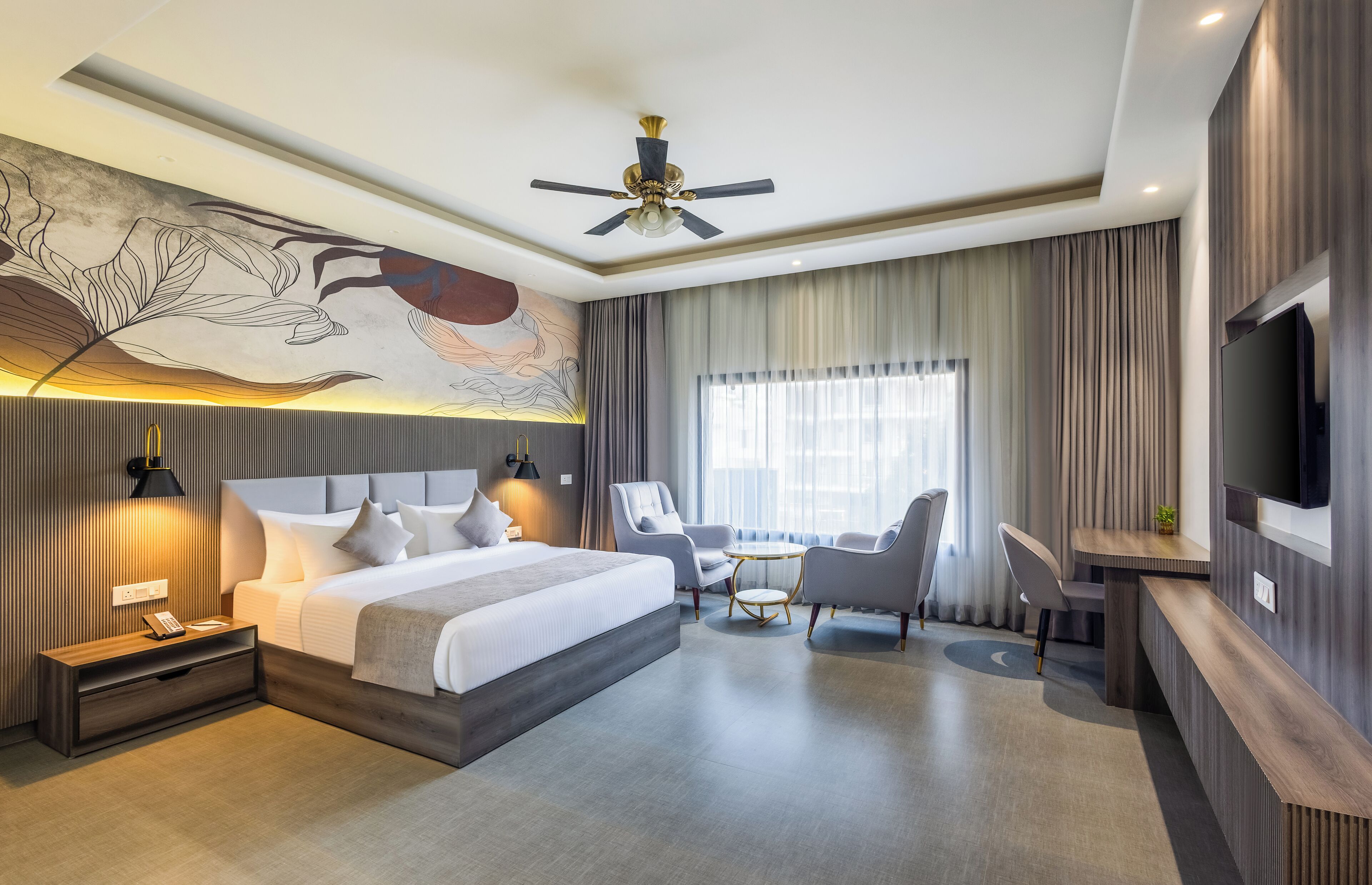 Suite | Desk, free WiFi