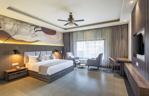 Suite | Desk, free WiFi, bed sheets - Enrise By Sayaji Bareilly (Bareilly)