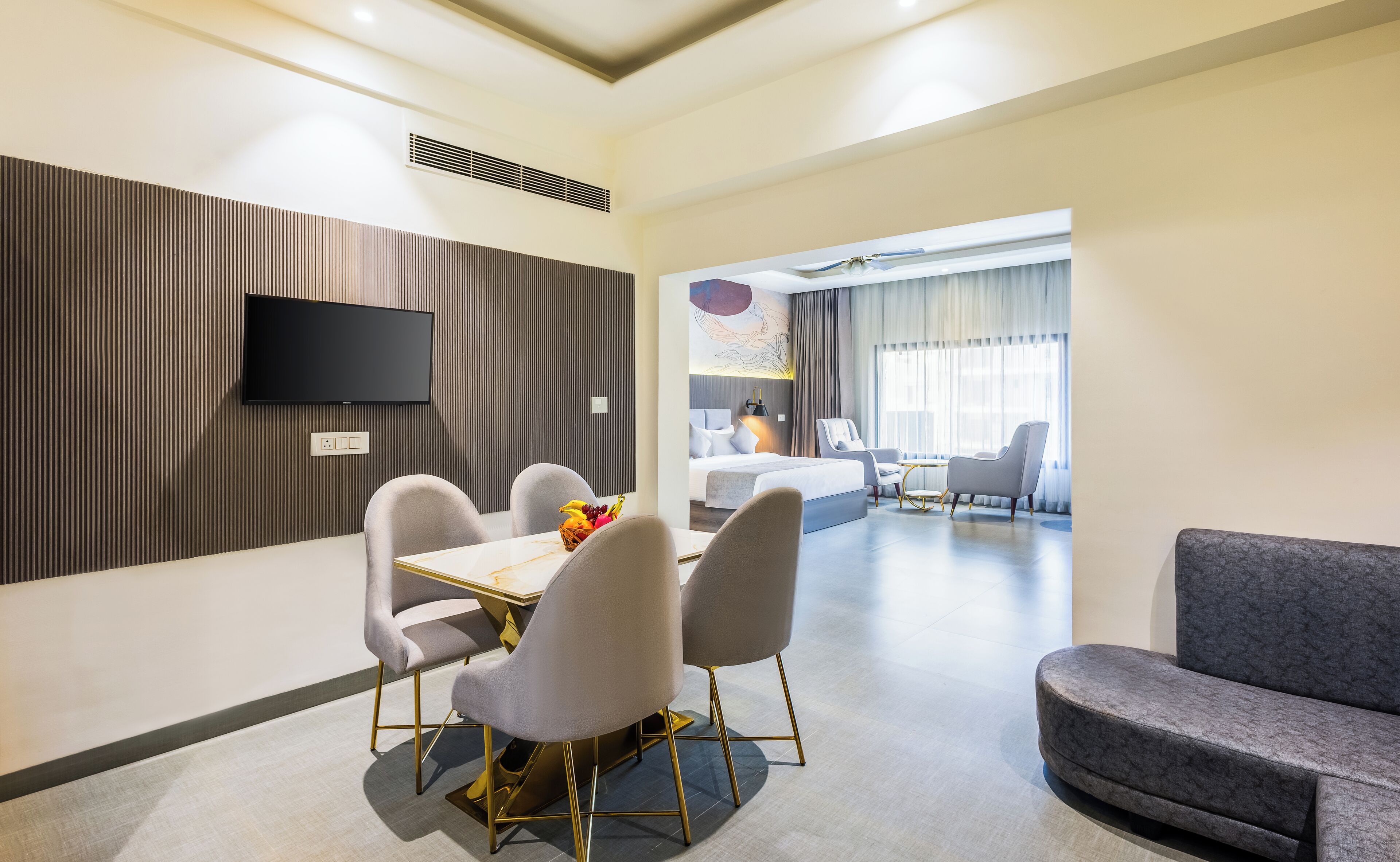 Suite | Área de sala de estar | Smart TV de 32 pulgadas con canales digitales 