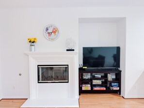 Fireplace, books - Spacious Palmdale/QuartzHill Family Getaway Home (Palmdale)