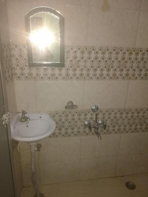 Shower, free toiletries - Hotel Rajawat Vidisha (Vidisha)