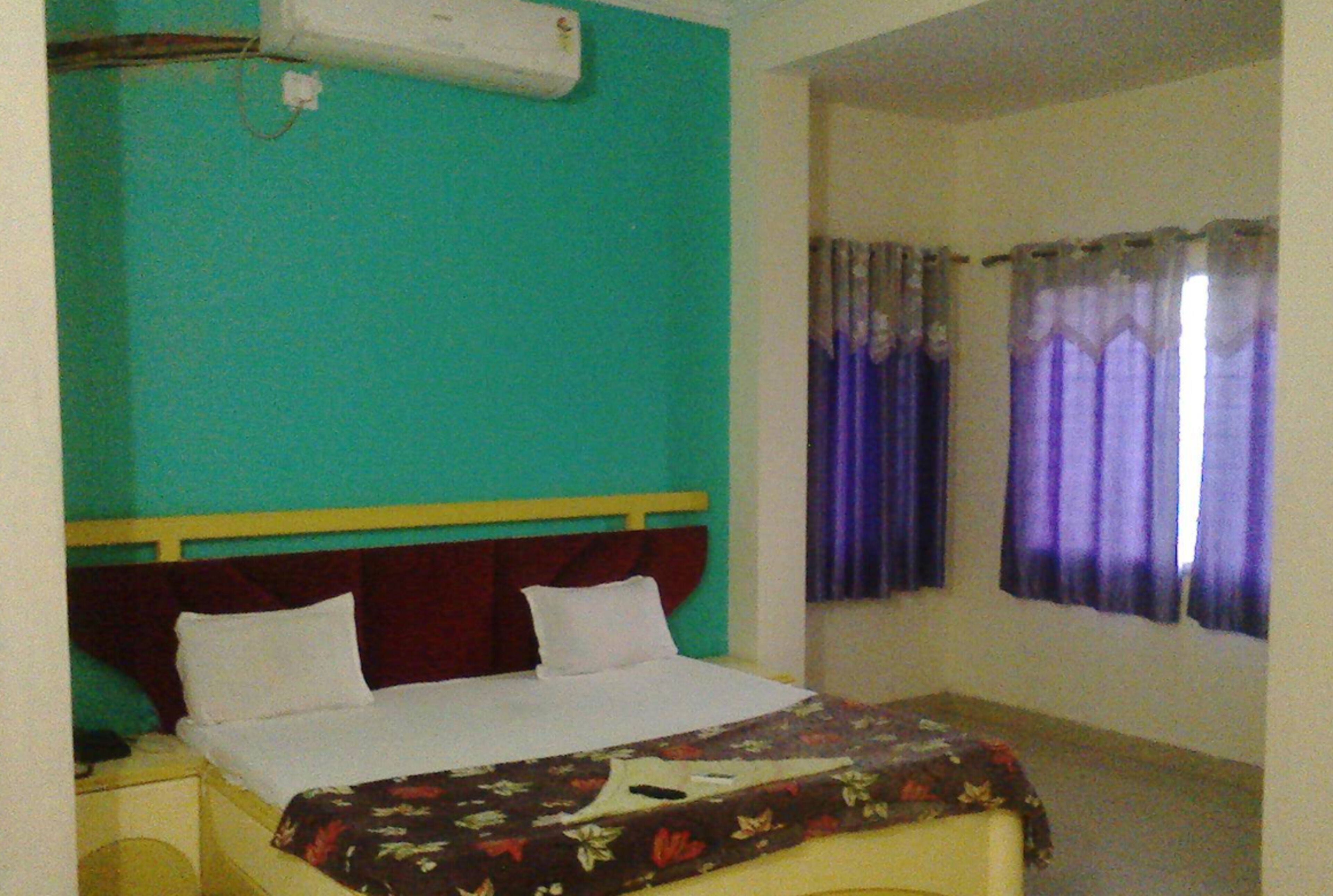 Habitación Deluxe doble, vistas a la ciudad | Escritorio y wifi gratis