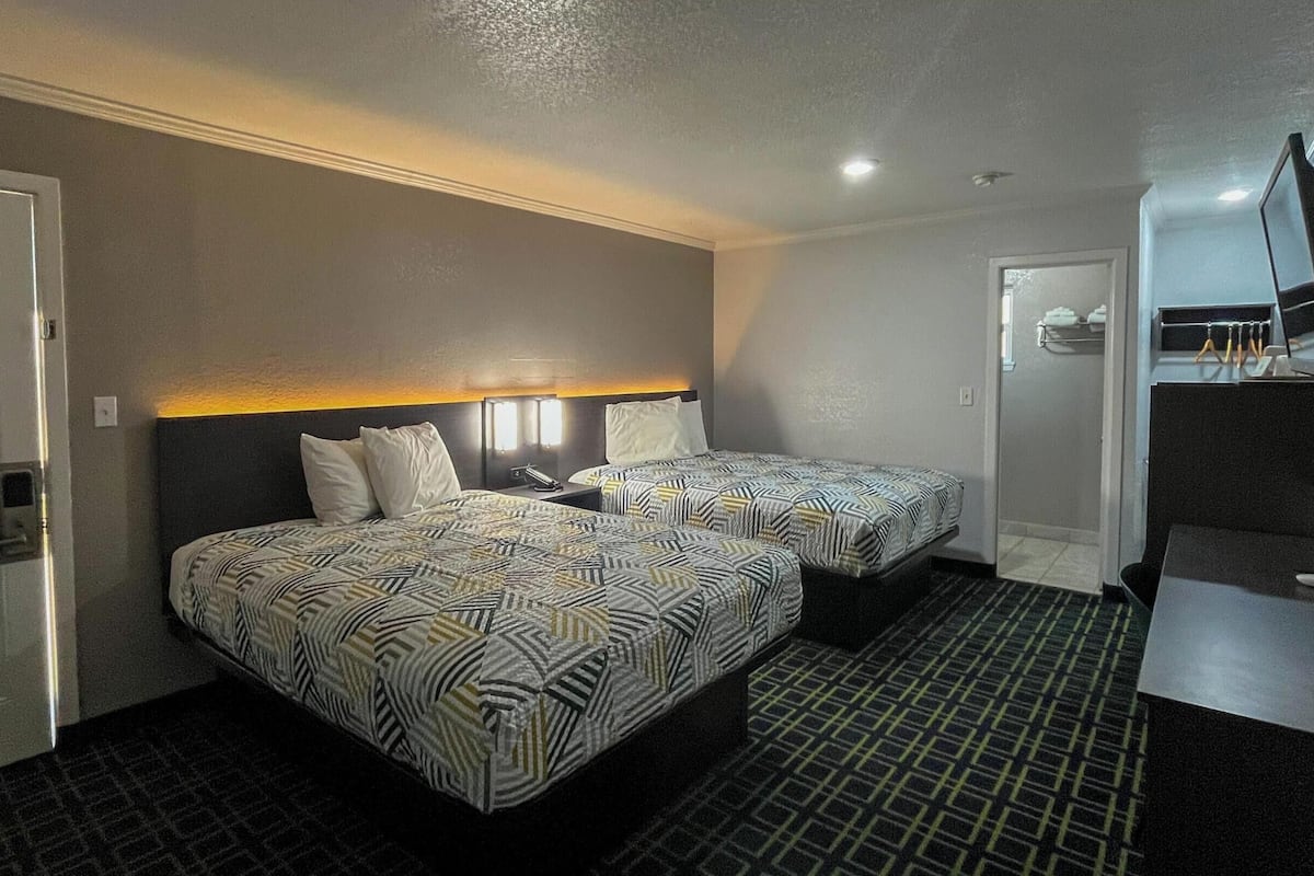 Desk, iron/ironing board, free WiFi, bed sheets