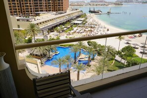 Departamento de lujo, balcón, vista a la playa | Balcón