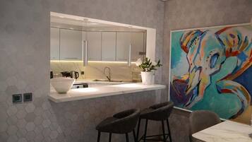 Luxury Apartment, Balcony, Beach View | Private kitchen