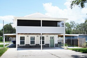 Exterior - The Safety Harbor Hideaway: a spacious 4-bedroom house in charming Safety Harbor (Safety Harbor)