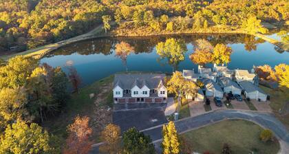 Pebble Beach Place on Diamondhead Lake -- Perfect Getaway!