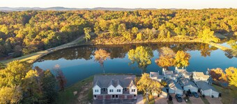 Pebble Beach Place on Diamondhead Lake -- Perfect Getaway!