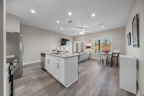 Interior - Pebble Beach Place on Diamondhead Lake -- Perfect Getaway! (Hot Springs National Park)