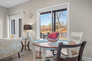 Dining - Pebble Beach Place on Diamondhead Lake -- Perfect Getaway! (Hot Springs National Park)