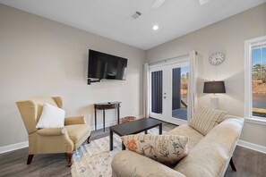 Smart TV - Pebble Beach Place on Diamondhead Lake -- Perfect Getaway! (Hot Springs National Park)