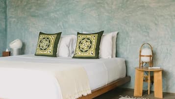 Quarto casal standard, varanda, vista para o jardim | Cofres nos quartos, Wi-Fi de cortesia