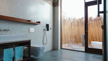 Quarto casal standard, varanda, vista para o jardim | Banheiro