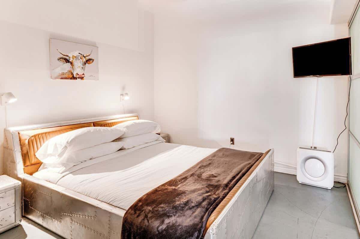 WiFi, bed sheets