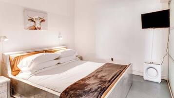 WiFi, bed sheets