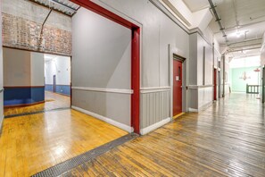 Interior - 1 Mi to Dtwn! Riverside Corktown Loft on 2nd Floor (Detroit)