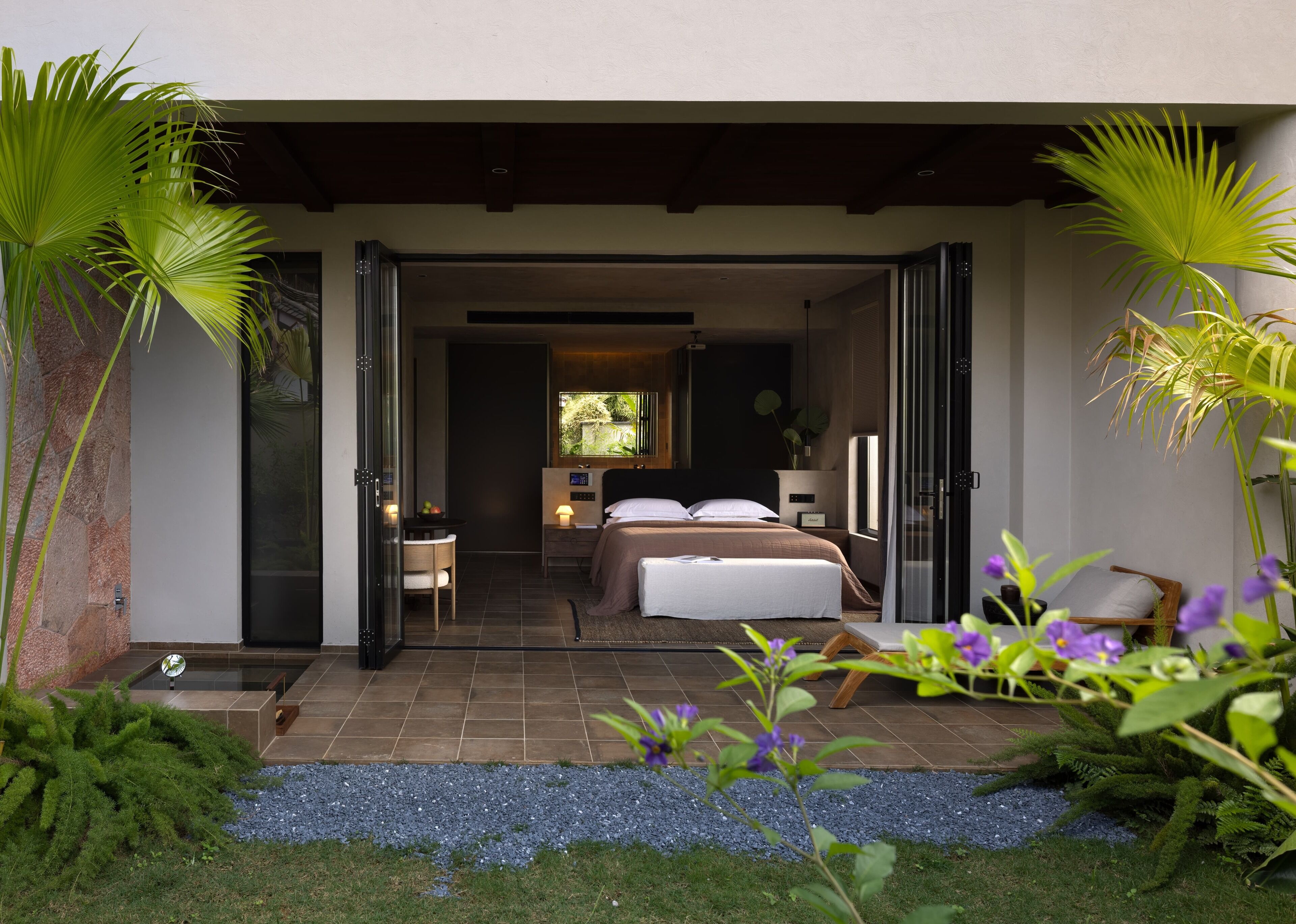 Phòng đôi Senior, quang cảnh sân vườn | Minibar, bàn, màn/rèm cản sáng, phòng cách âm 