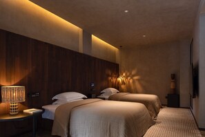 Minibar, bàn, màn/rèm cản sáng, phòng cách âm 