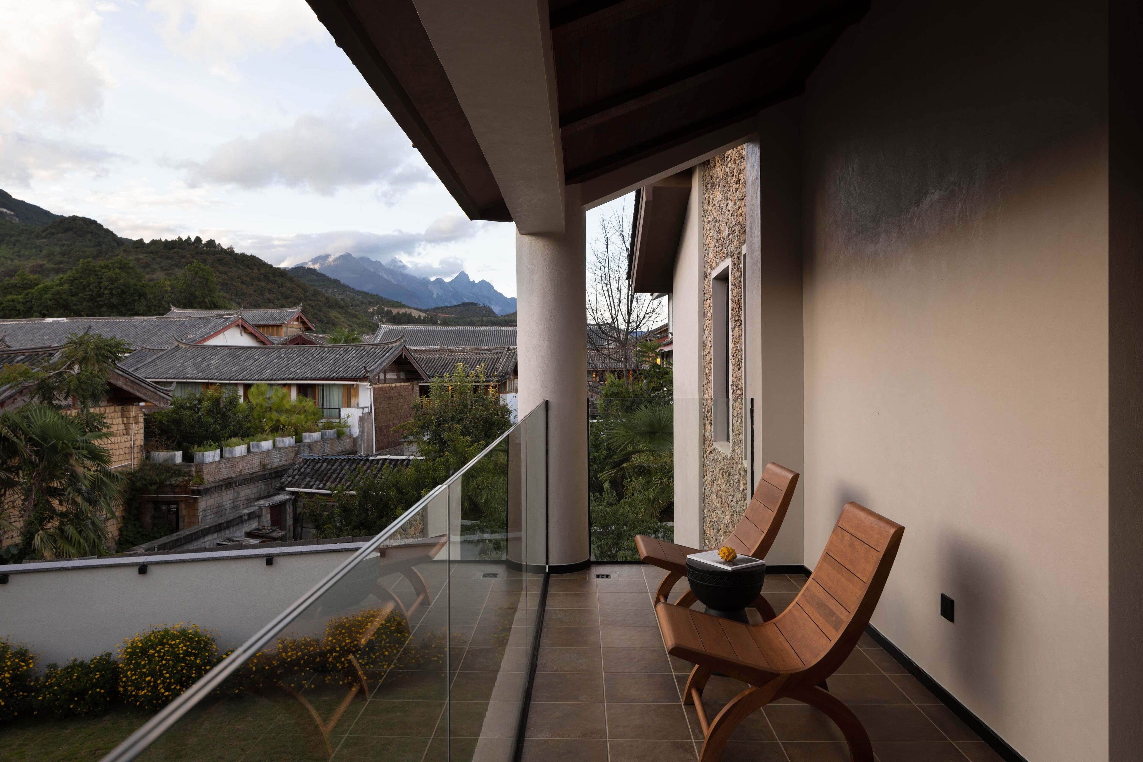 Phòng đôi Senior, quang cảnh đồi núi | Hiên