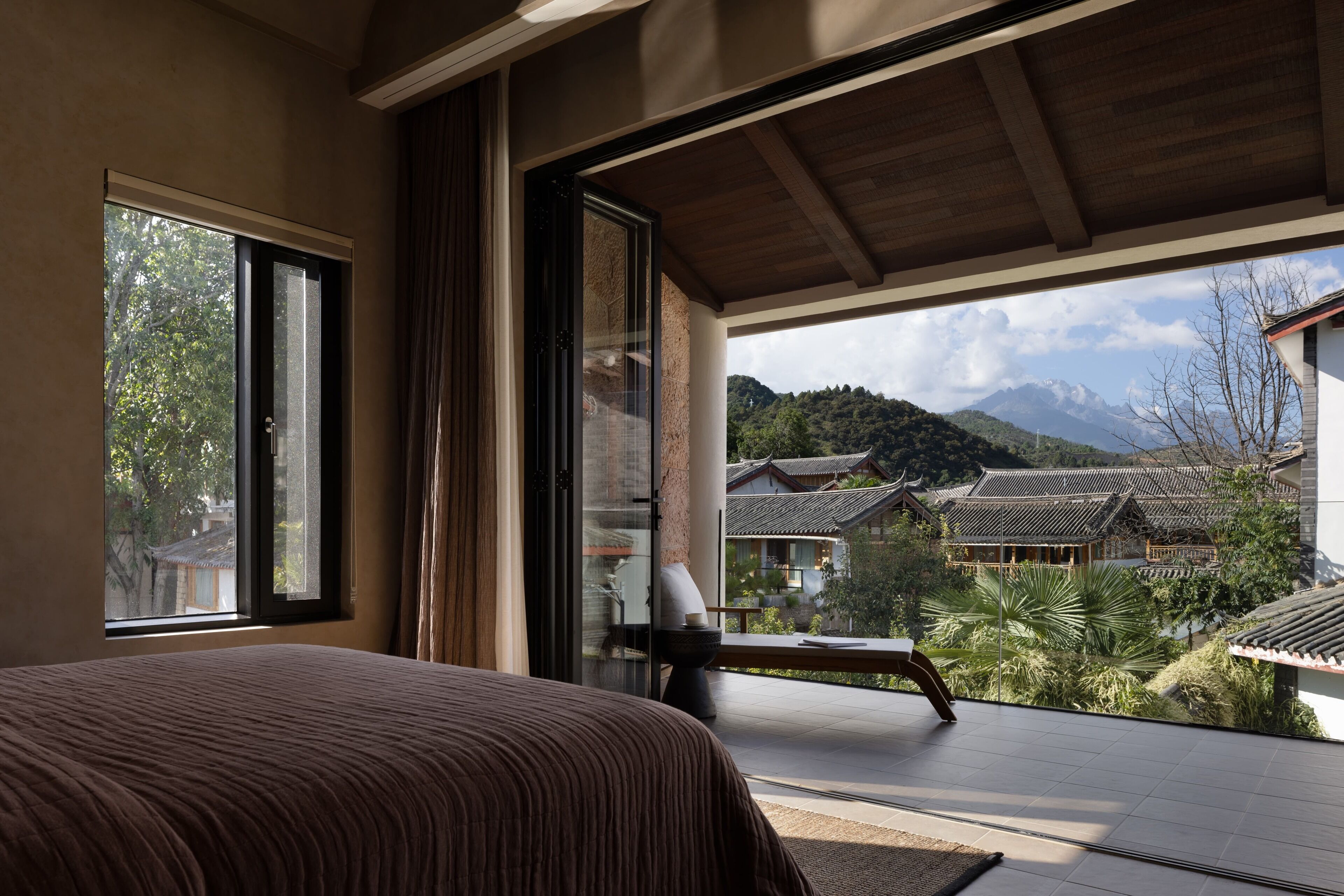 Phòng đôi Senior, quang cảnh núi | Minibar, bàn, màn/rèm cản sáng, phòng cách âm 