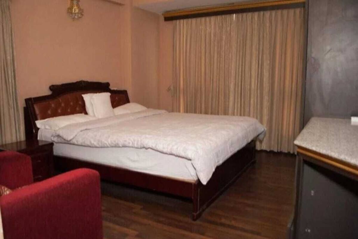 Single Room | Laptop workspace, free WiFi