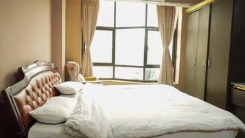 Deluxe Double Room, City View | Laptop workspace, free WiFi