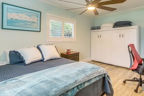 2 bedrooms, desk, iron/ironing board, Internet - Jensen Beach Indian River Waterfront Retreat (Jensen Beach)