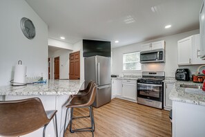 A modern kitchen with a stainless steel refrigerator, built-in oven, microwave, and a gas stove. - 1 Mi to Wilmington Riverwalk: Getaway w/ Gas Grill (Wilmington)