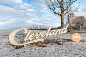 Miscellaneous - 6 Mi to Downtown Cleveland: Lakeview Condo! (Lakewood)