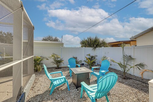 Pool Paradise! Port Charlotte Home Near Beach
