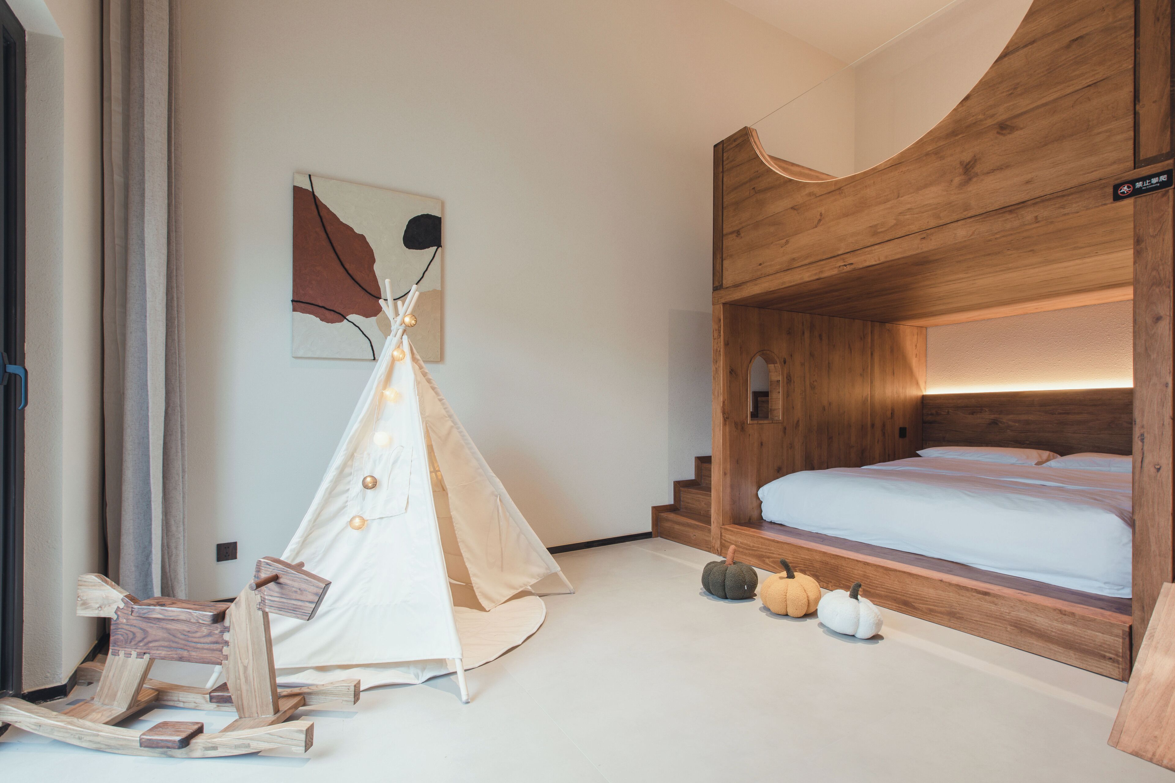 Luxury Villa, Hill View | Free minibar, desk, laptop workspace, soundproofing