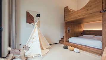 Luxury Villa, Hill View | Free minibar, desk, laptop workspace, soundproofing