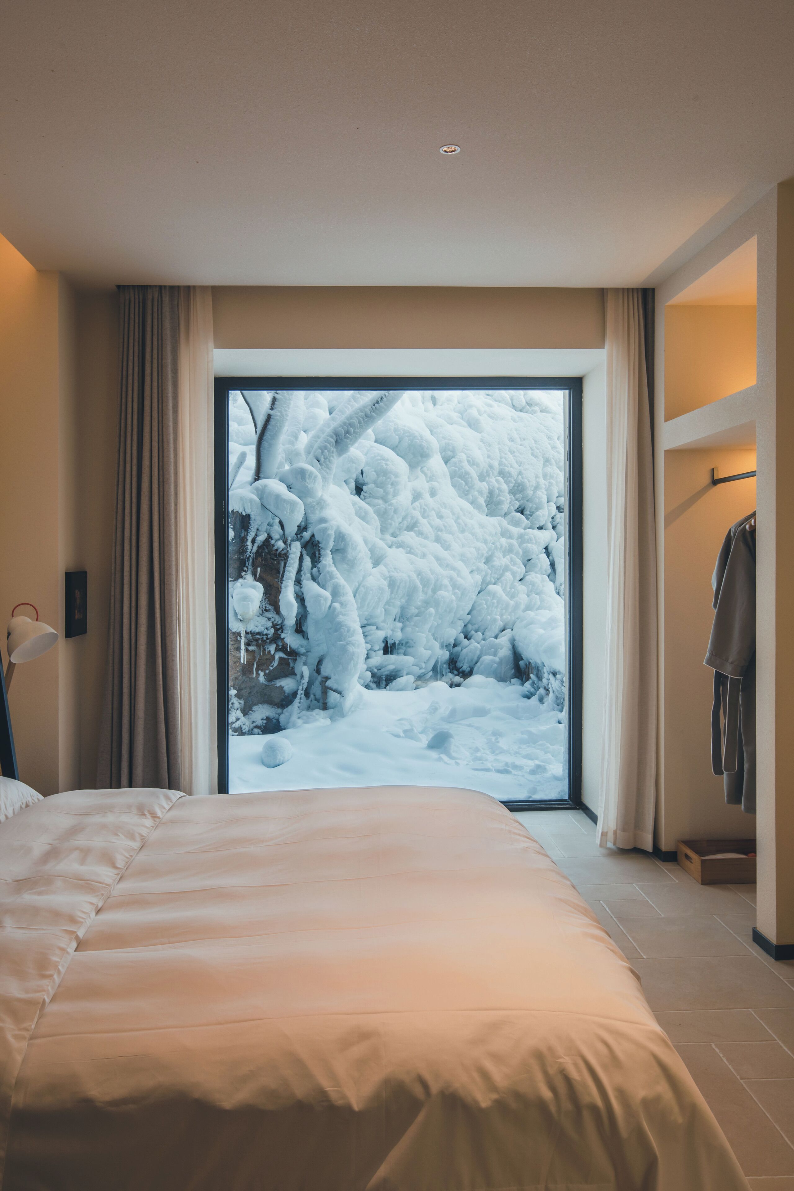 Romantic Suite, Hill View