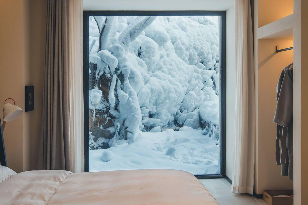 Romantic Suite, Hill View | Minibar (free items), desk, laptop workspace, soundproofing