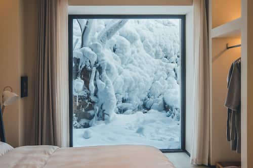 Romantic Suite, Hill View | Free minibar, desk, laptop workspace, soundproofing