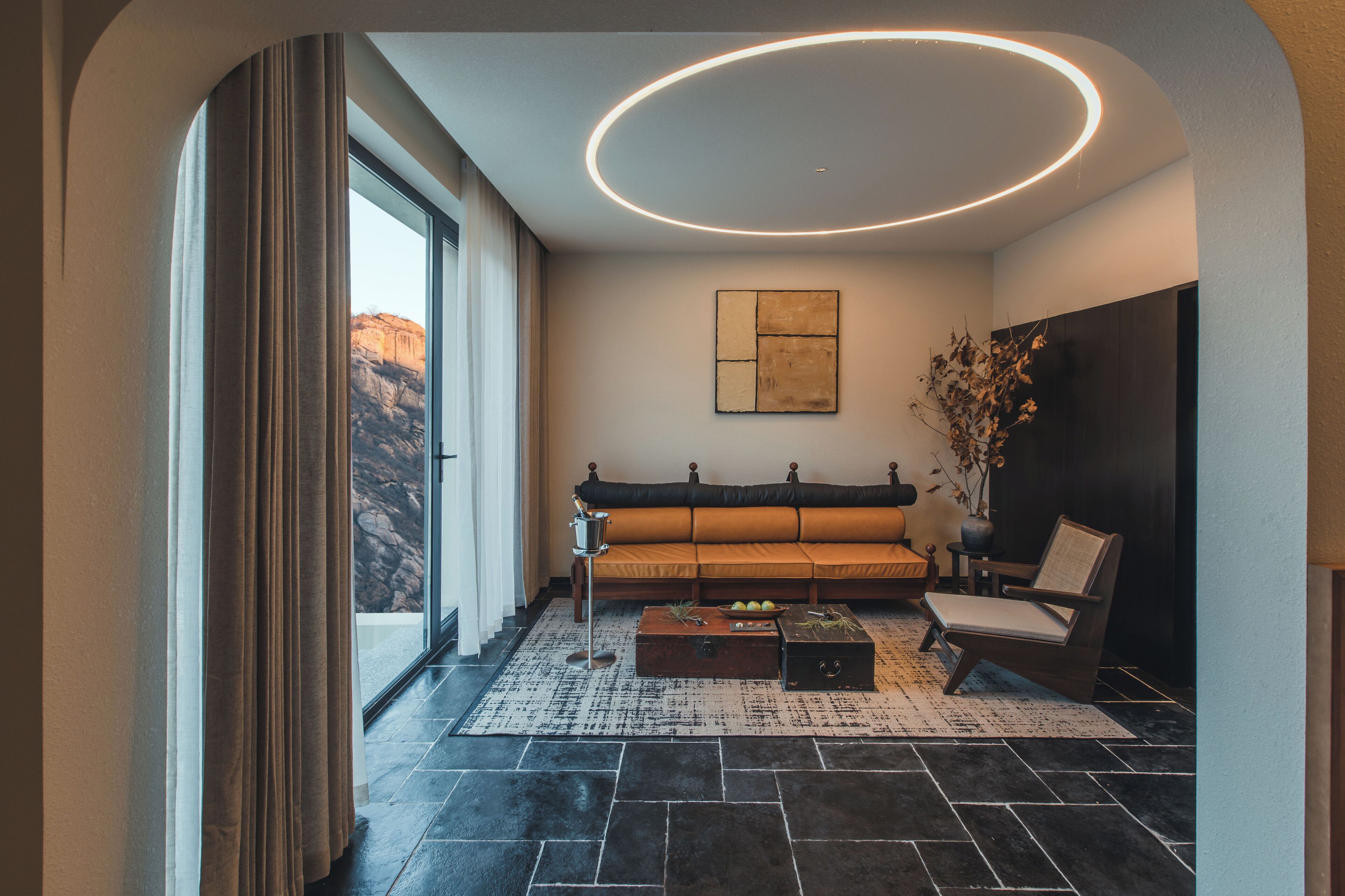 Signature Suite, Hill View | Living area