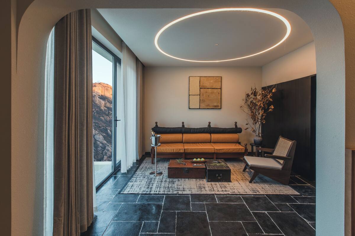 Signature Suite, Hill View | Living area
