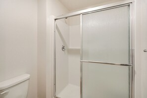 Towels - Walk to The Plains Golf Course: Getaway in Cheney! (Cheney)
