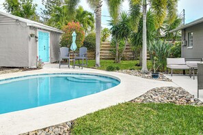 A heated pool - 1/2 Mi to River! Poolside Escape on Merritt Island (Merritt Island)
