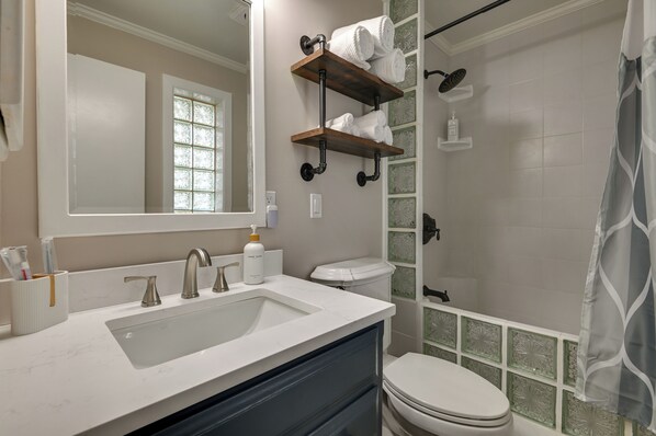 Hair dryer, towels - 1/2 Mi to River! Poolside Escape on Merritt Island (Merritt Island)